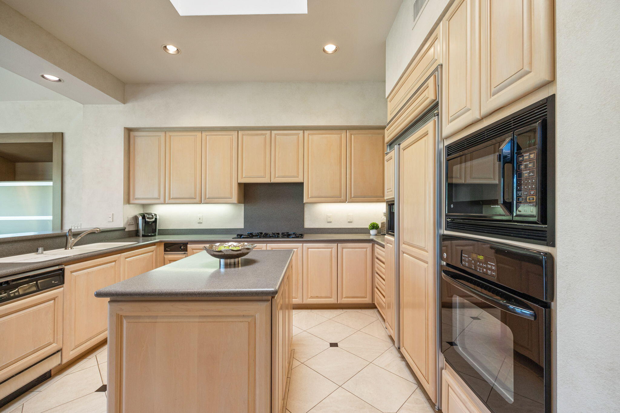 261 Eagle Dance Circle Palm Desert, CA 92211 - Photo 22 of 60 34-web-or-mls-8M4A0210