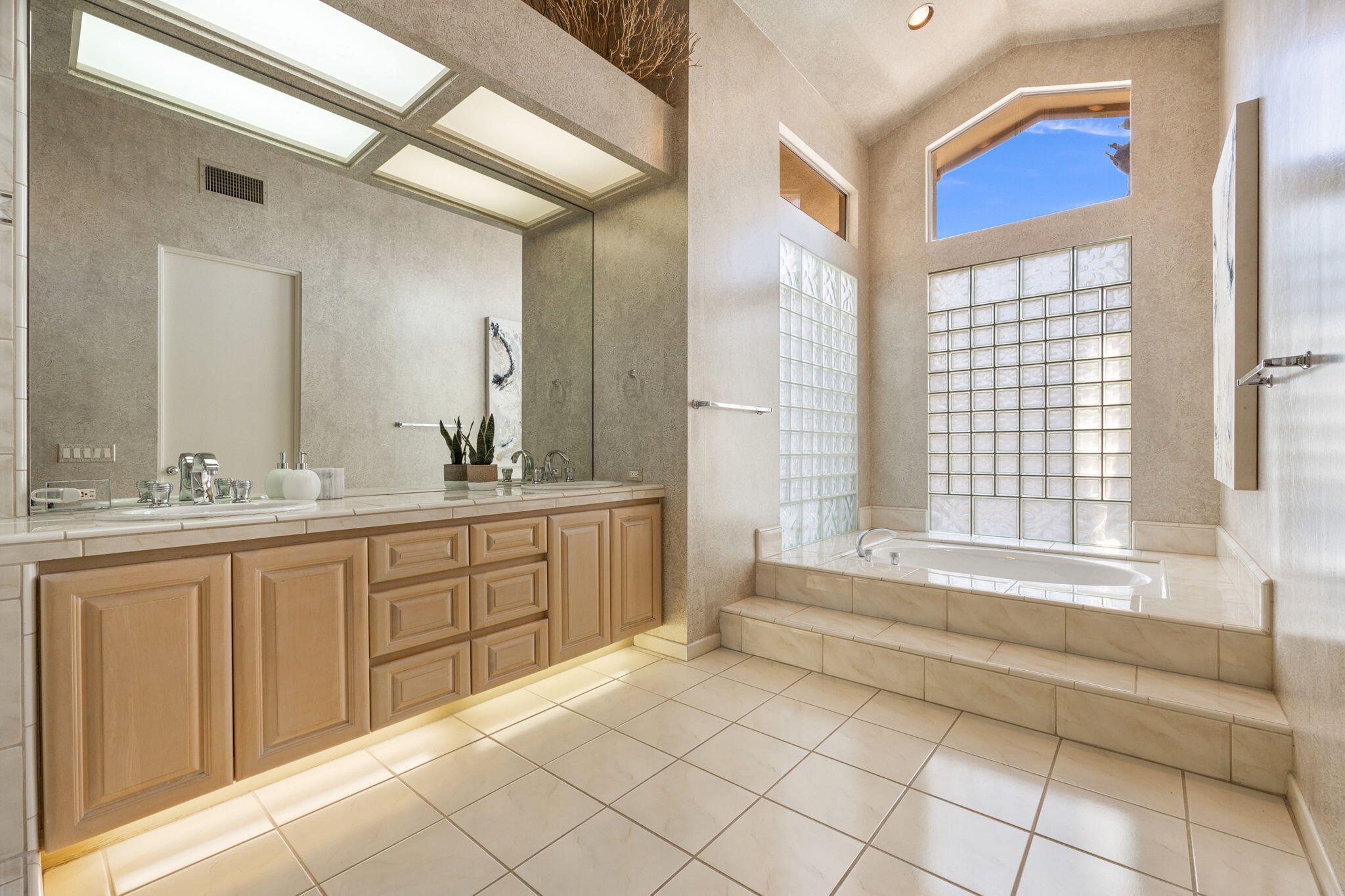 261 Eagle Dance Circle Palm Desert, CA 92211 - Photo 33 of 60 64-web-or-mls-8M4A0058