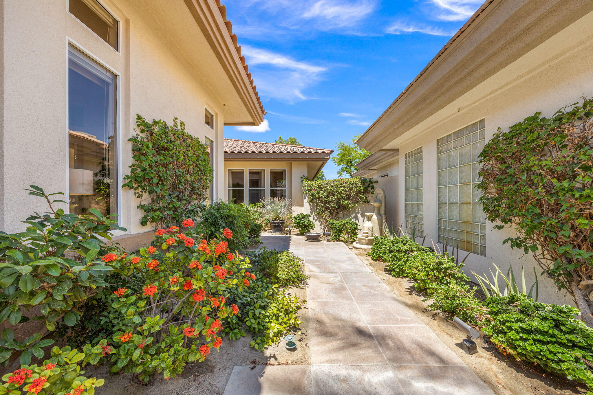 261 Eagle Dance Circle Palm Desert, CA 92211 - Photo 5 of 60 12-web-or-mls-8M4A0331