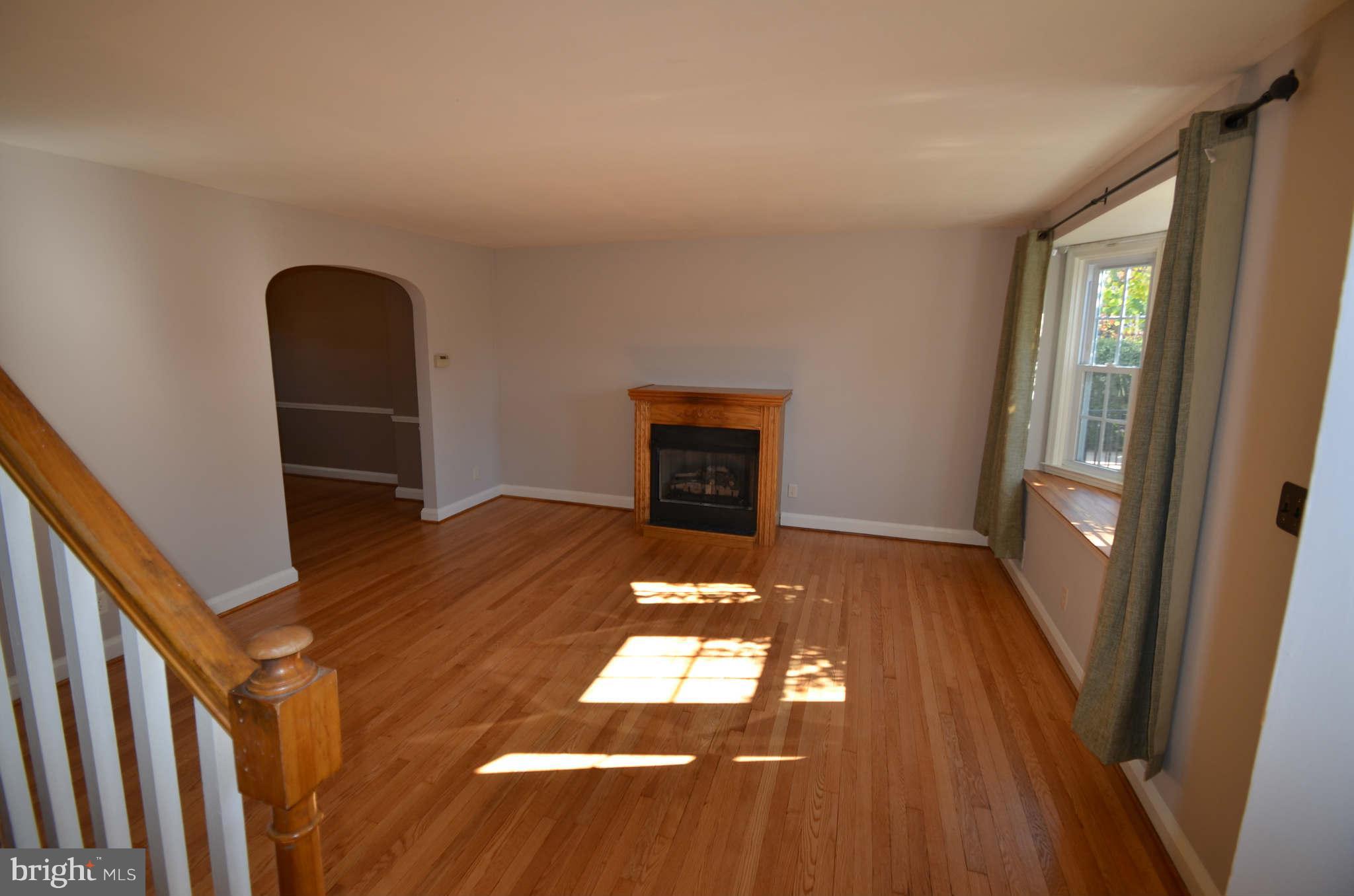 214 Brandon Road Baltimore, MD 21212 - Photo 4 of 21 Living Room