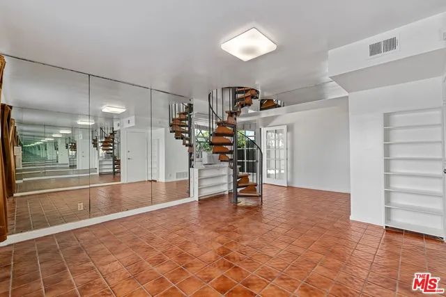 a view of a livingroom with furniture and an entryway