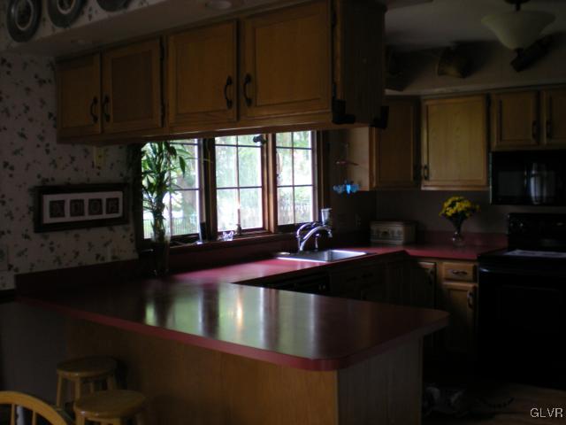 914 Place Road Bethlehem, PA 18017 - Photo 3 of 15 Gallery Image 3