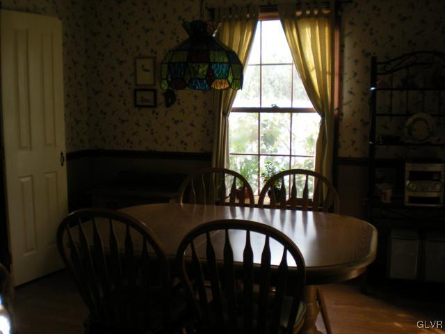 914 Place Road Bethlehem, PA 18017 - Photo 4 of 15 Gallery Image 4