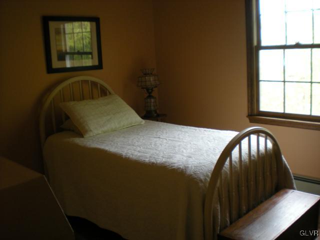 914 Place Road Bethlehem, PA 18017 - Photo 8 of 15 Gallery Image 8