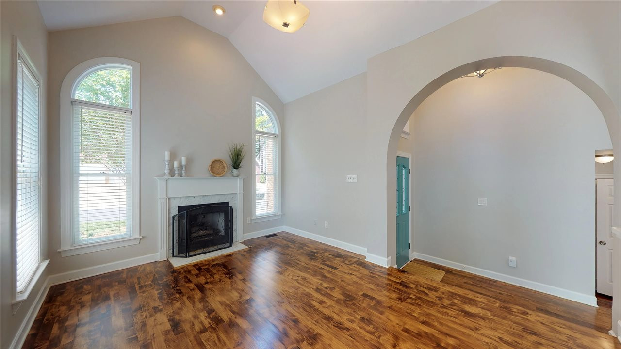 10101 Goodview Court Raleigh, NC 27613 - Photo 6 of 30 Living room w/gas fireplce