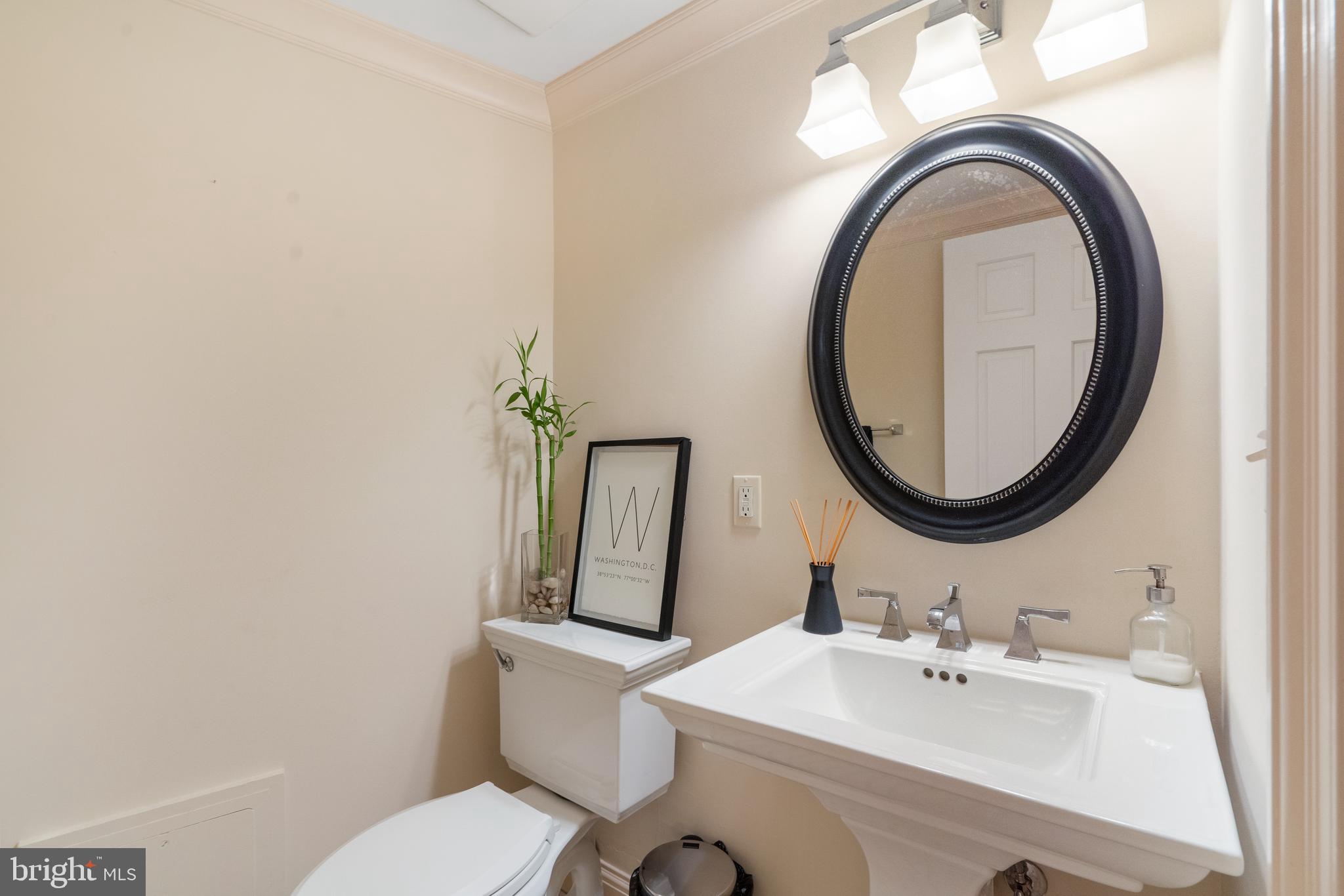 4 Logan Circle Northwest, Unit 1 Washington, DC 20005 - Photo 15 of 15 Powder room.