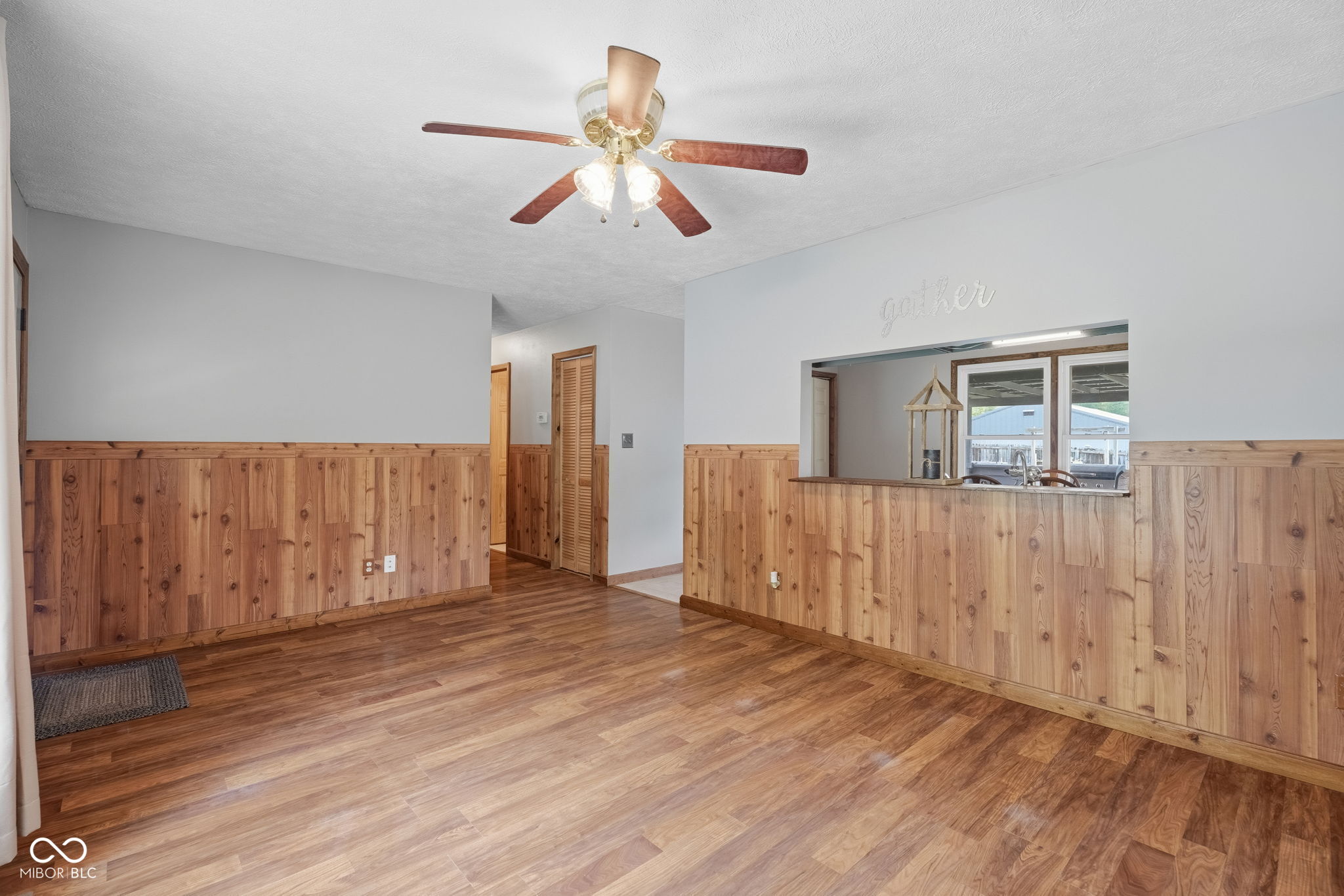 12473 South Hillview Road Columbus, IN 47201 - Photo 5 of 24 Gallery Image 5