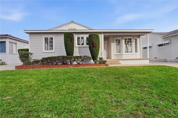 $949,999 | 2917 Del Amo Boulevard, Lakewood, CA 90712
