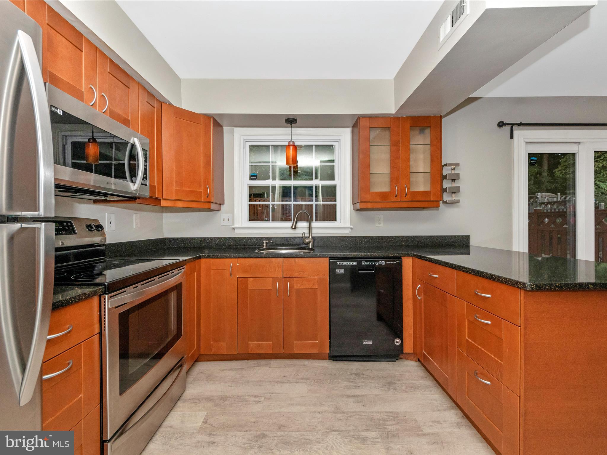 308 Crescendo Way Silver Spring, MD 20901 - Photo 18 of 57 Kitchen