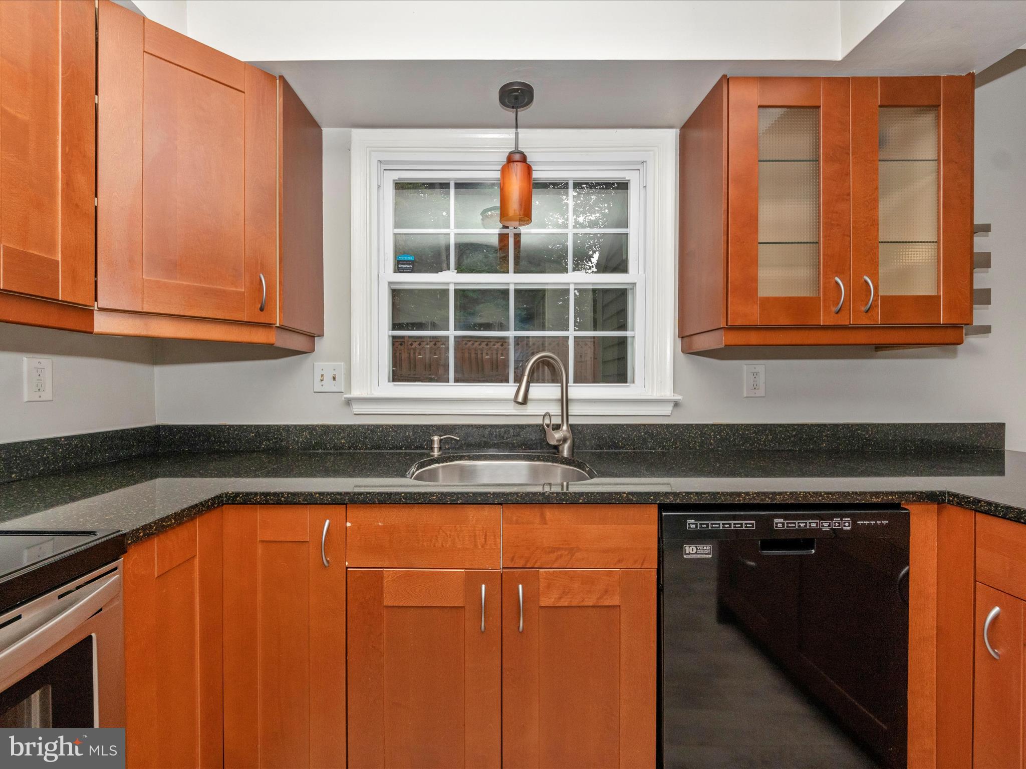 308 Crescendo Way Silver Spring, MD 20901 - Photo 19 of 57 Kitchen