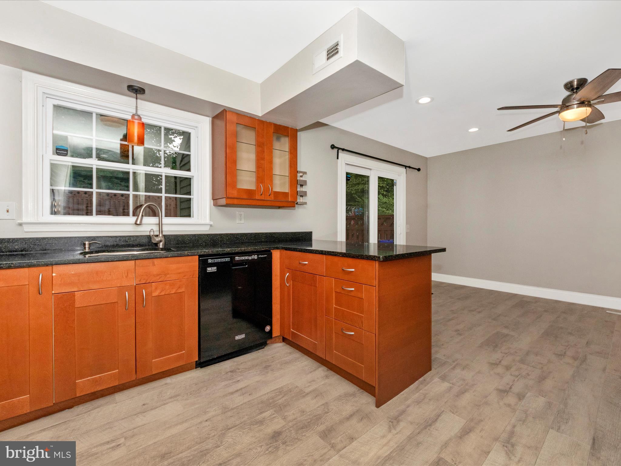 308 Crescendo Way Silver Spring, MD 20901 - Photo 20 of 57 Kitchen