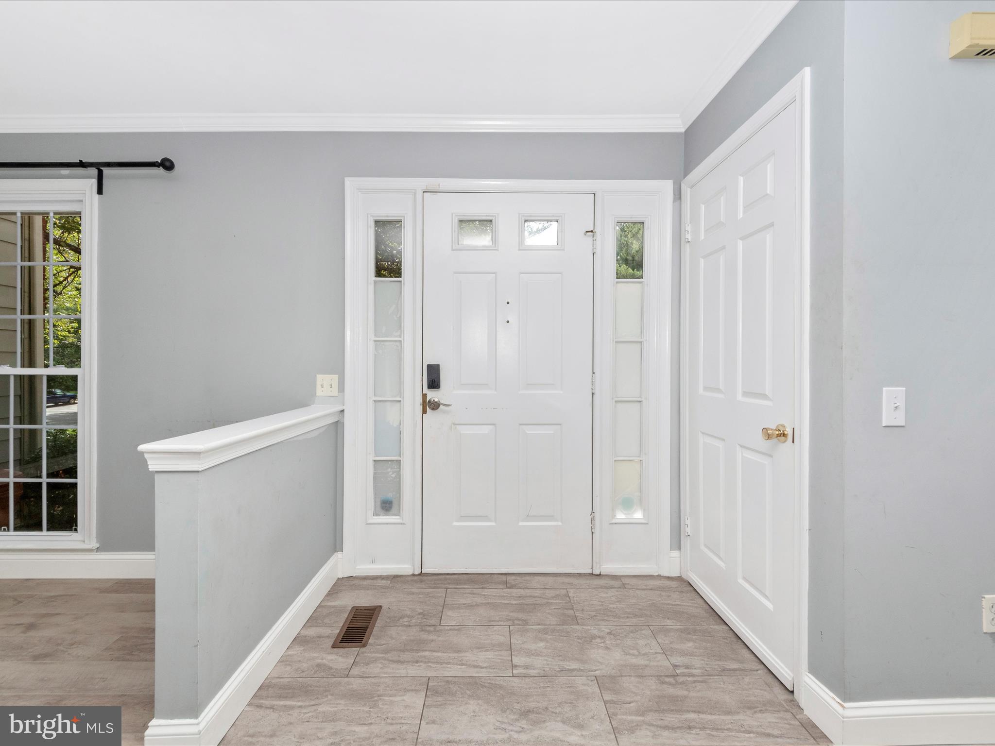 308 Crescendo Way Silver Spring, MD 20901 - Photo 2 of 57 Foyer