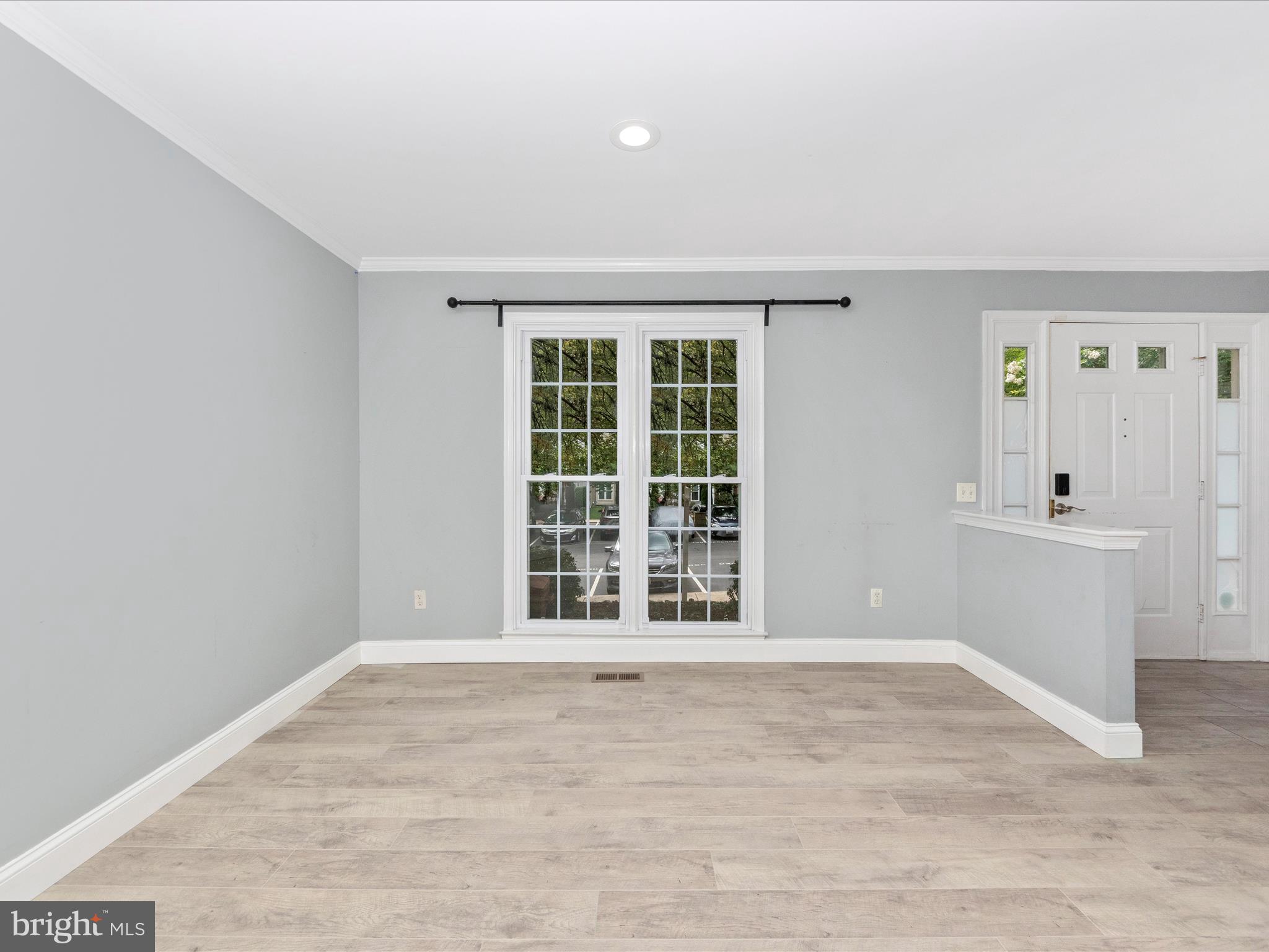 308 Crescendo Way Silver Spring, MD 20901 - Photo 6 of 57 Living Room