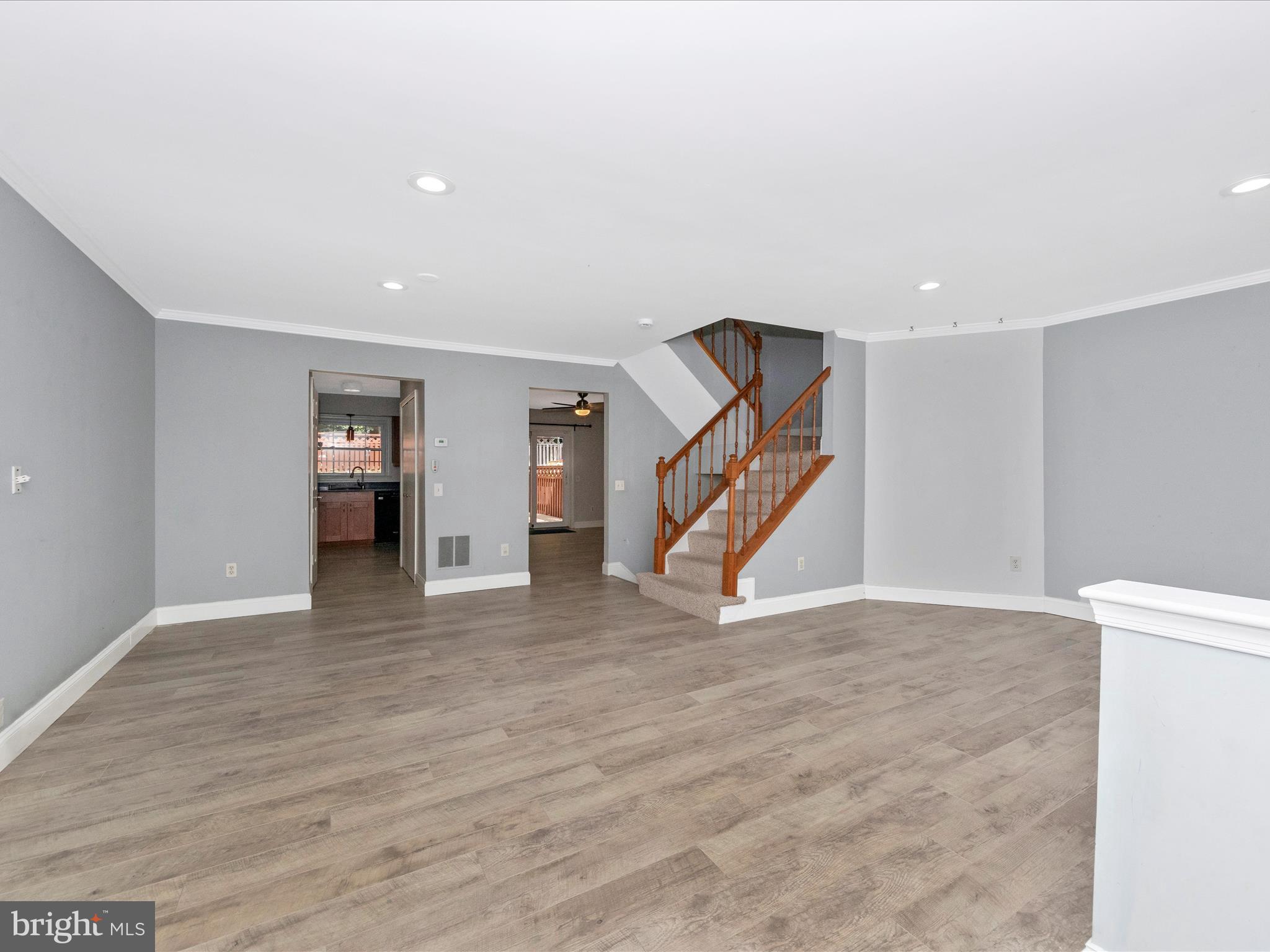 308 Crescendo Way Silver Spring, MD 20901 - Photo 7 of 57 Living Room