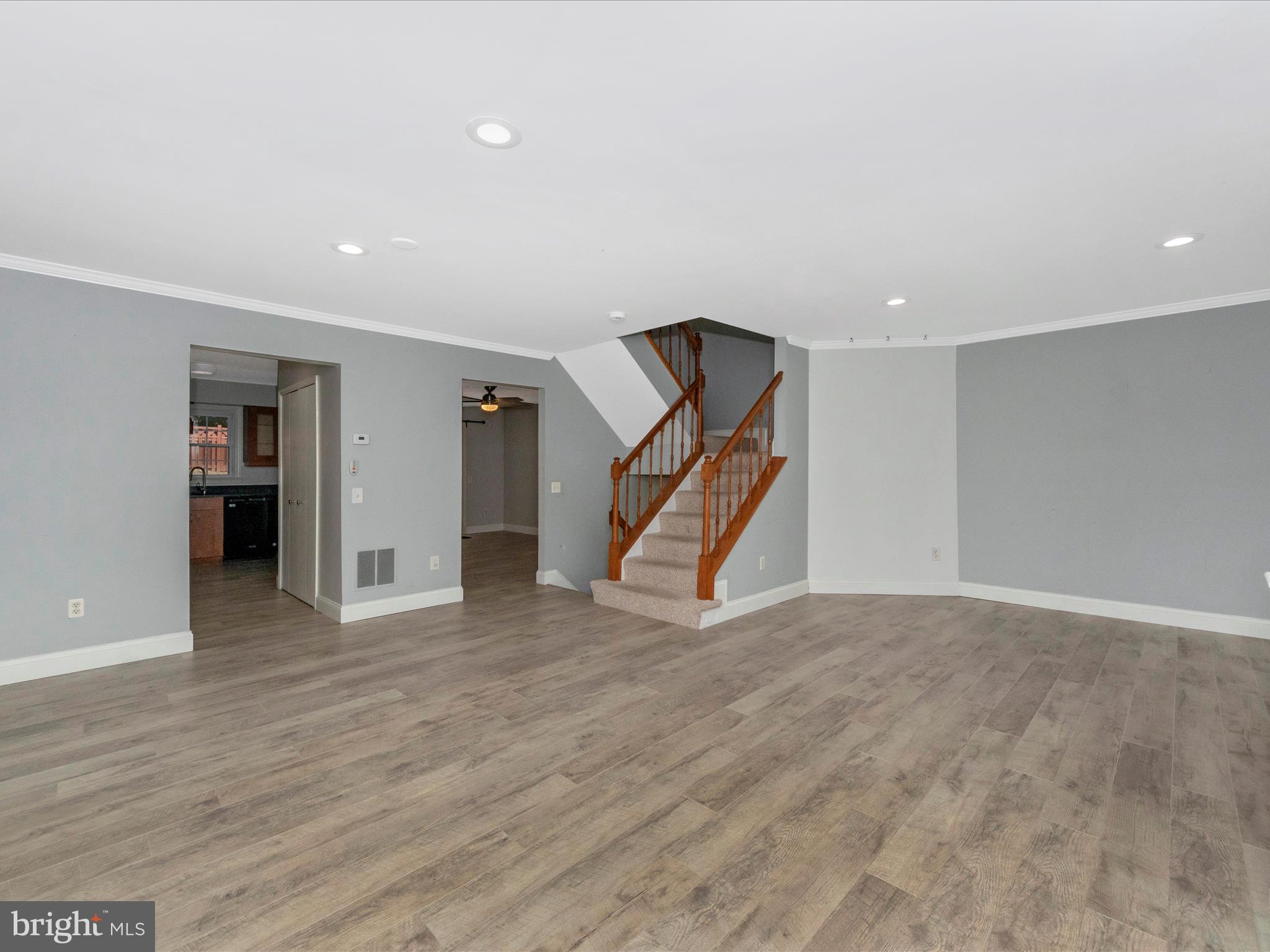 308 Crescendo Way Silver Spring, MD 20901 - Photo 8 of 57 Living Room