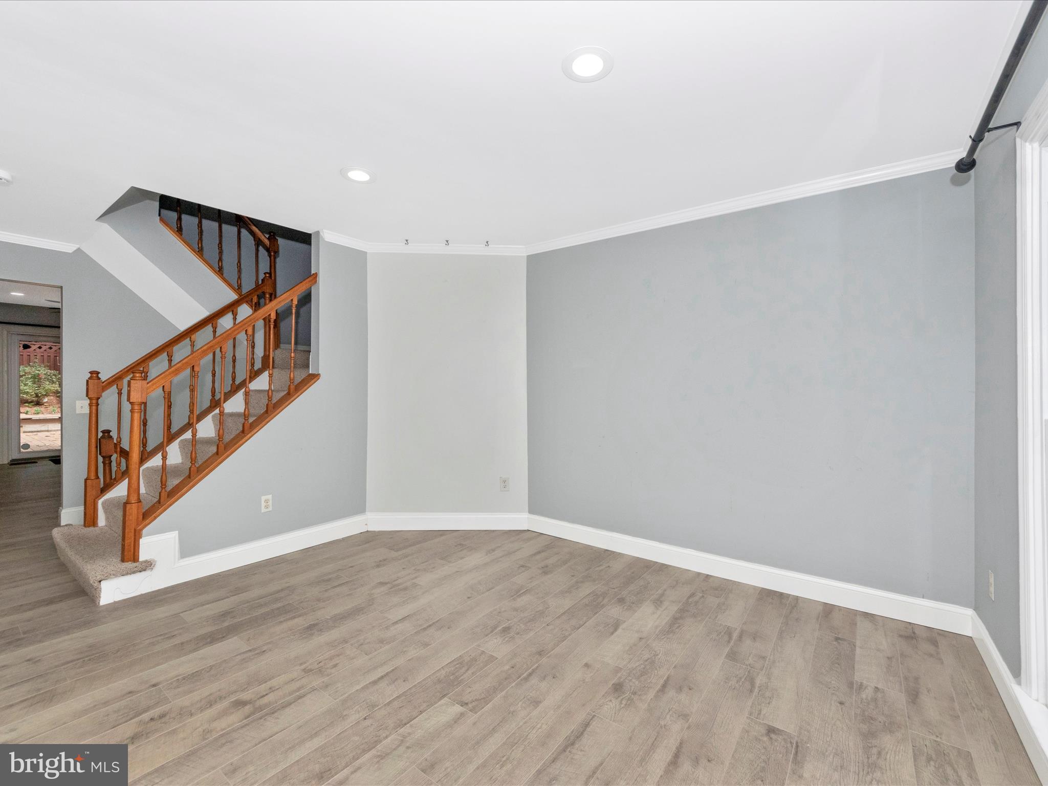 308 Crescendo Way Silver Spring, MD 20901 - Photo 9 of 57 Living Room