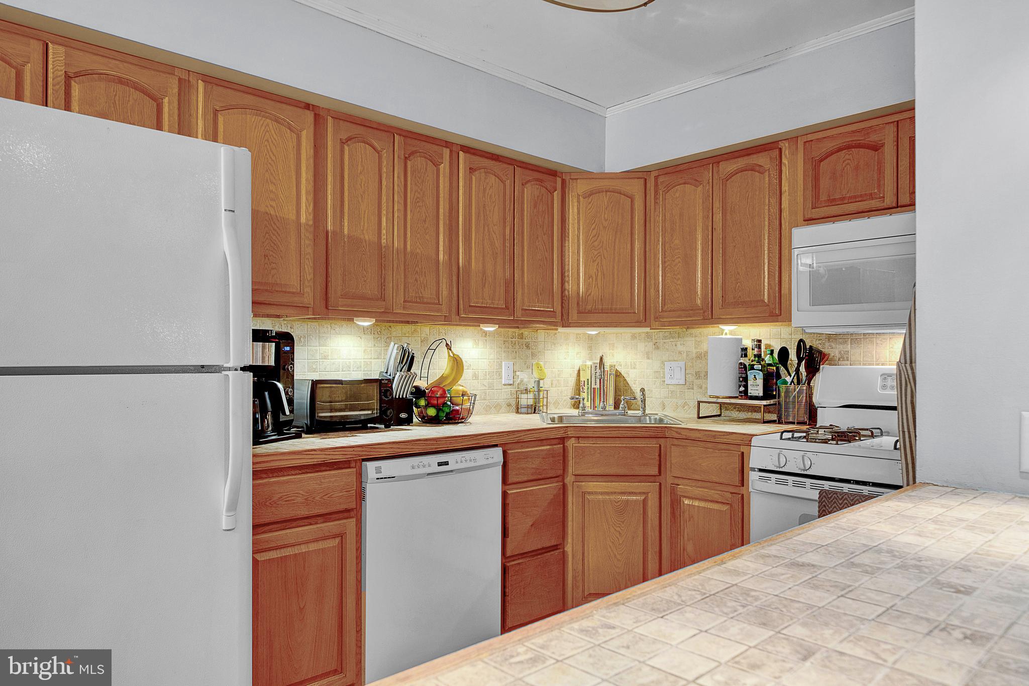 325 South Warminster Road, Unit D2 Hatboro, PA 19040 - Photo 6 of 34 Gallery Image 6