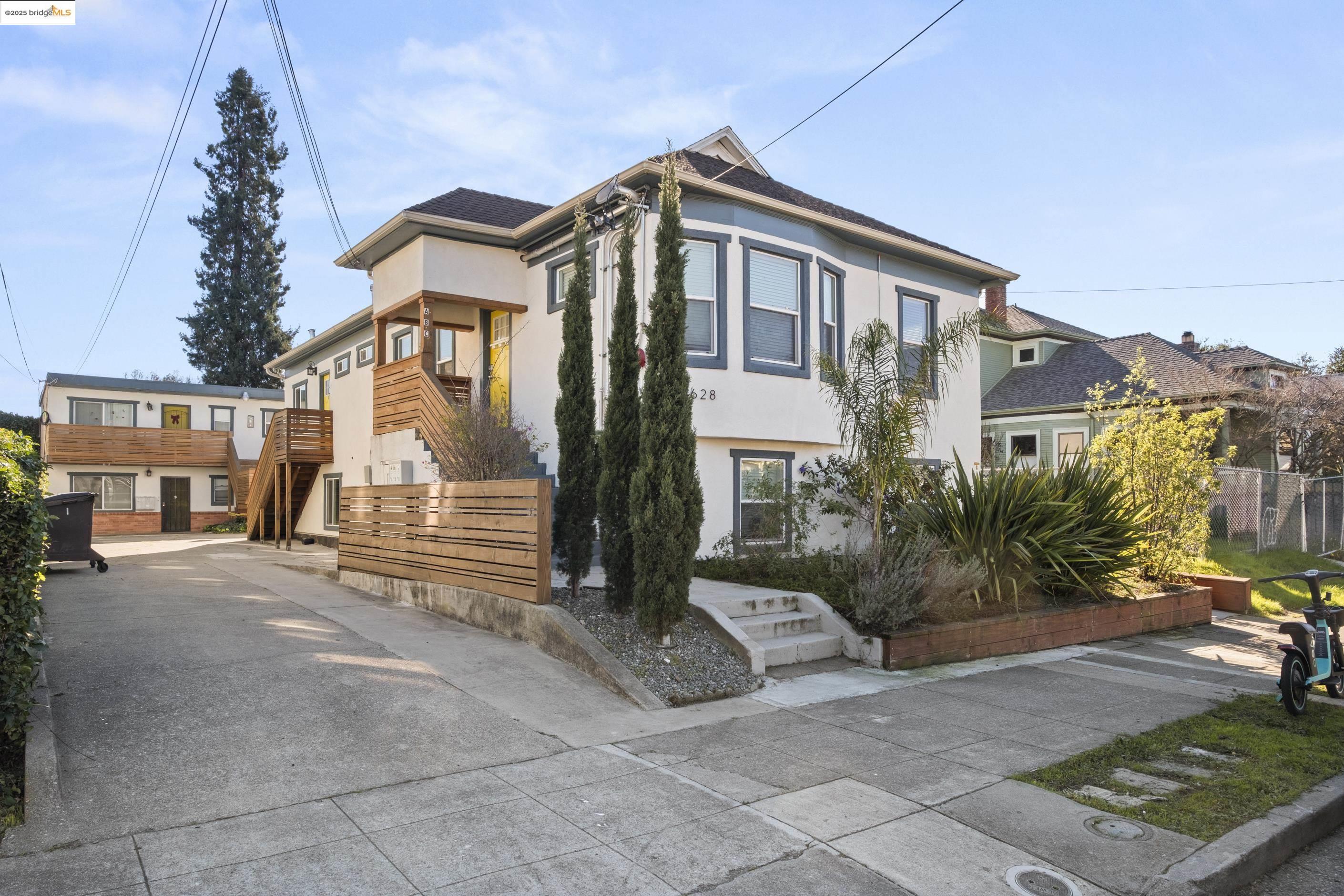 1628 Tyler Street Berkeley, CA 94703 - Photo 7 of 38 a front view of a house with garden