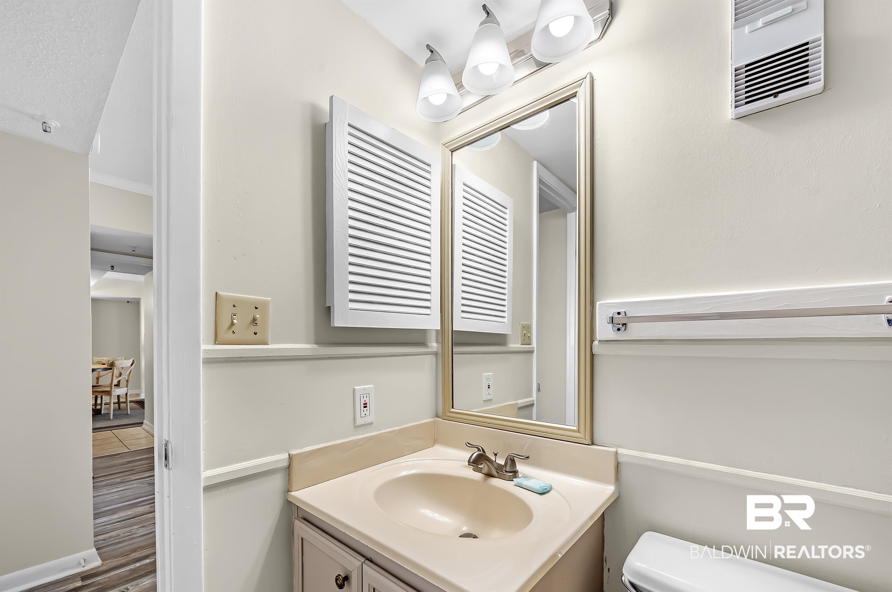 375 Plantation Road, Unit 5409 Gulf Shores, AL 36542 - Photo 21 of 48 Bathroom featuring vanity, toilet, a textured ceiling, and hardwood / wood-style floors