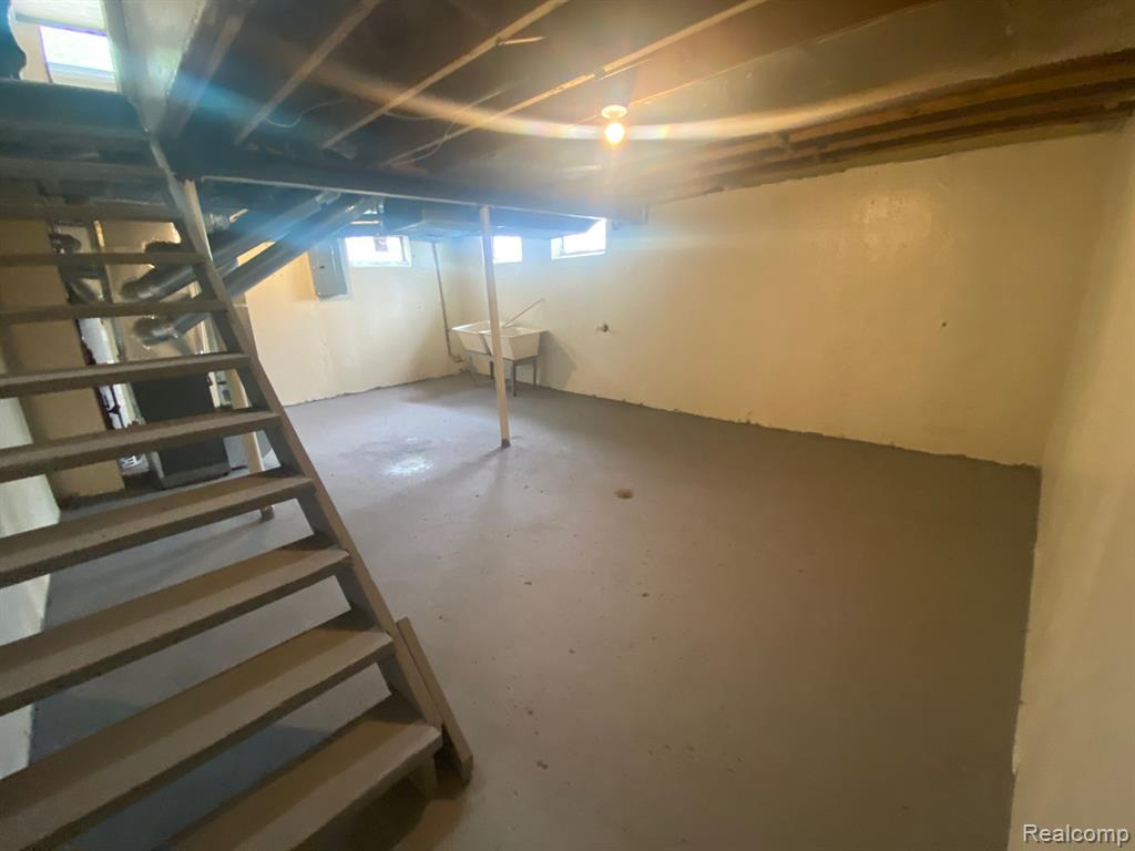 9101 Rutherford Street Detroit, MI 48228 - Photo 24 of 41
