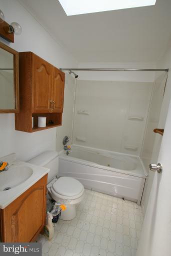 4103 Hollins Ferry Road Halethorpe, MD 21227 - Photo 8 of 11 Bath