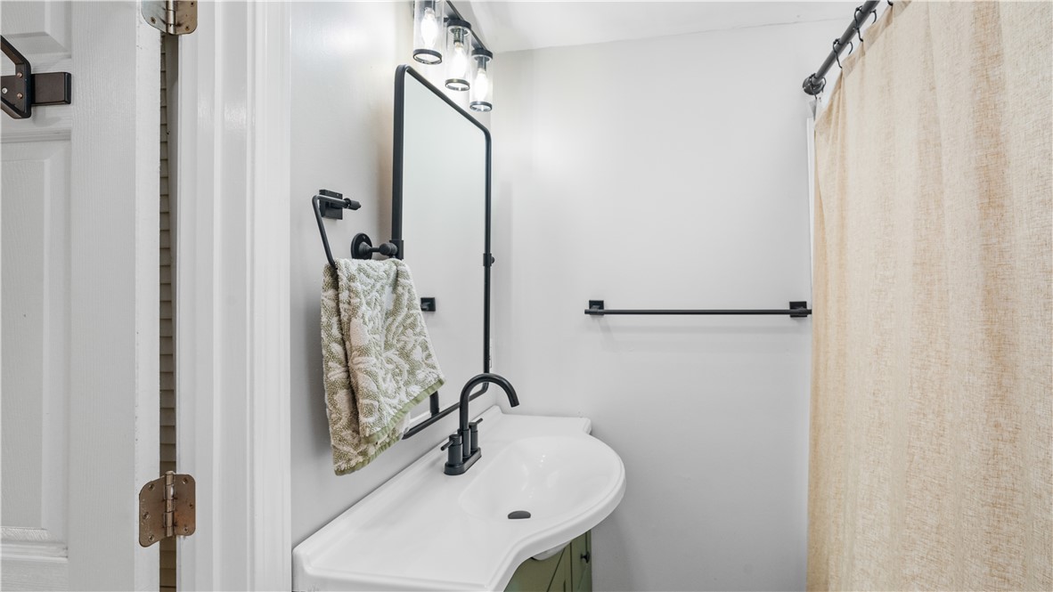410 Field Hill Road Scituate, RI 02815 - Photo 19 of 38