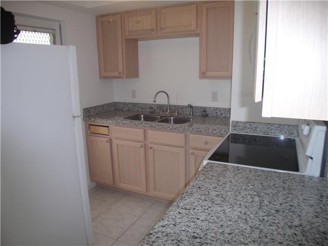 125 West Hidden Valley Boulevard, Unit 10 Boca Raton, FL 33487 - Photo 2 of 7 Kitchen