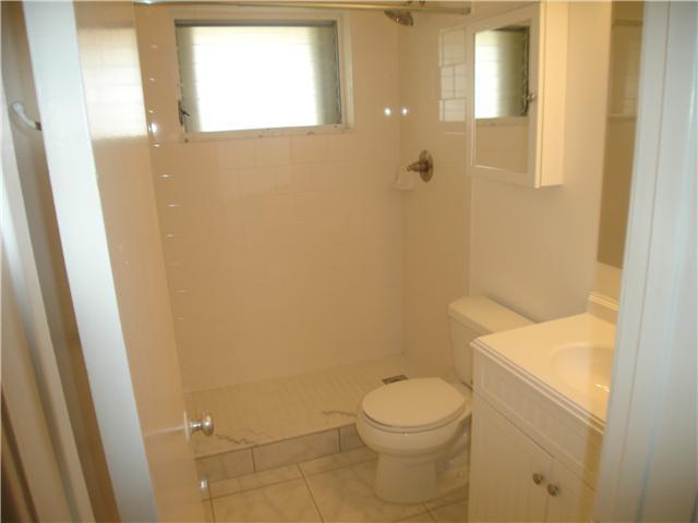 125 West Hidden Valley Boulevard, Unit 10 Boca Raton, FL 33487 - Photo 5 of 7 The Bath
