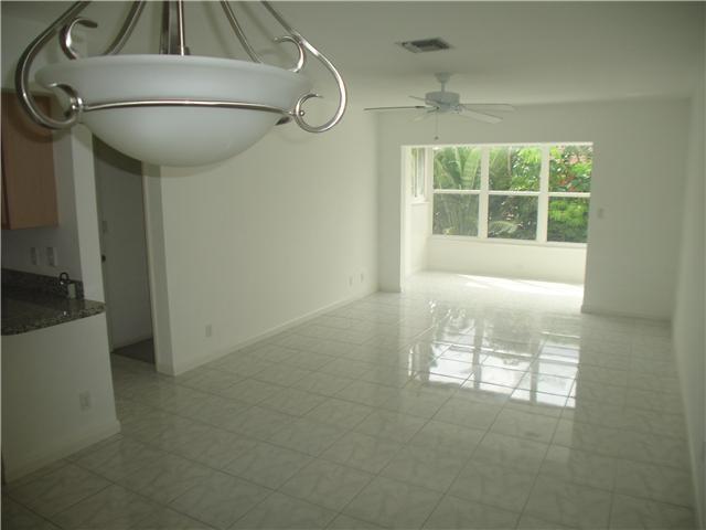 125 West Hidden Valley Boulevard, Unit 10 Boca Raton, FL 33487 - Photo 7 of 7 Dining Living