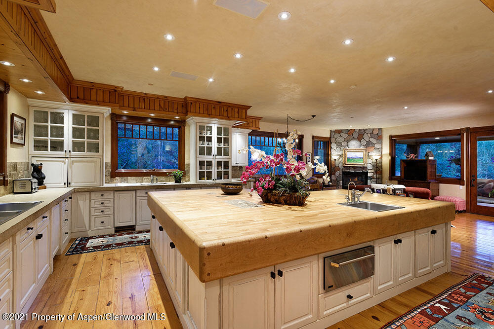 31 Northstar Circle Aspen, CO 81611 - Photo 17 of 51 a kitchen with kitchen island granite countertop a stove and a sink