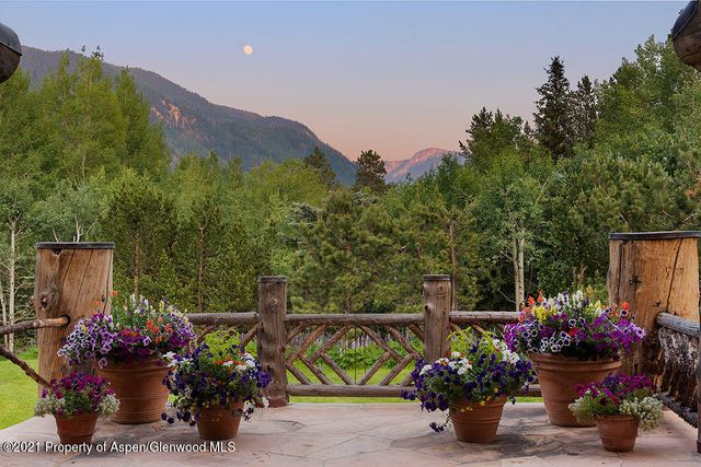 a view of outdoor space yard and patio