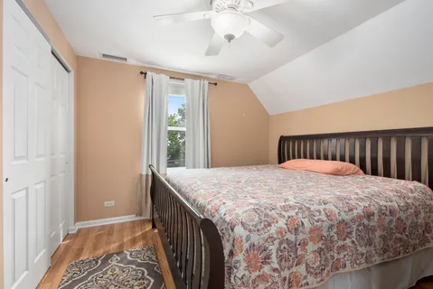 $375,000 | 3858 West 99th Street, Evergreen Park, IL 60805