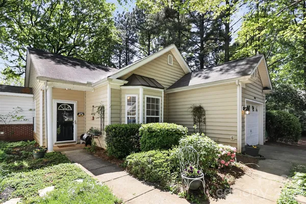 $290,000 | 4851 Steepleglen Court, Charlotte, NC 28269