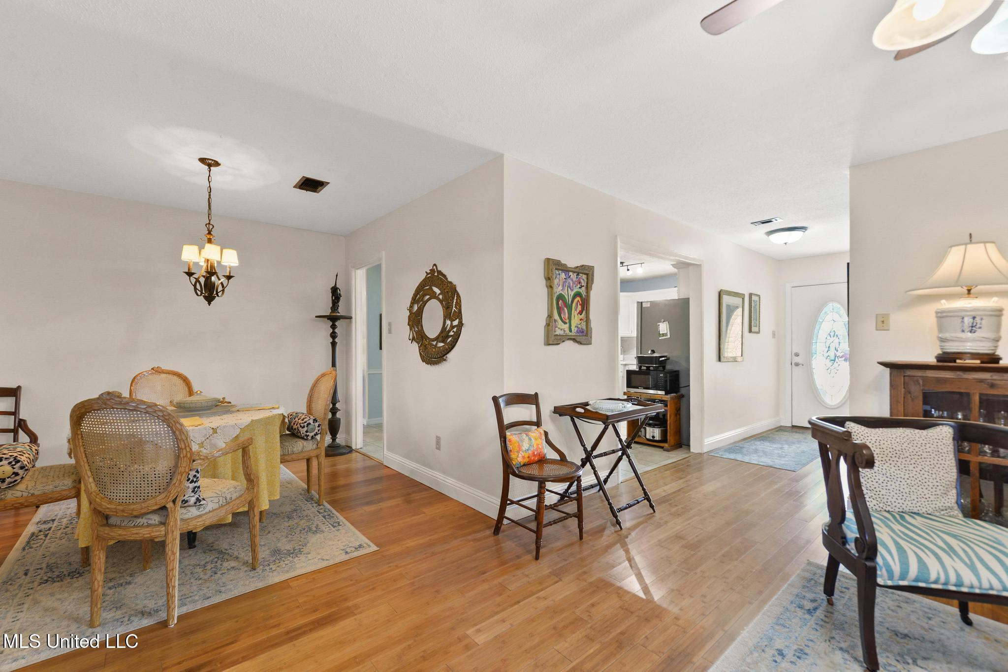 3231 Nottingham Road Ocean Springs, MS 39564 - Photo 6 of 27 006