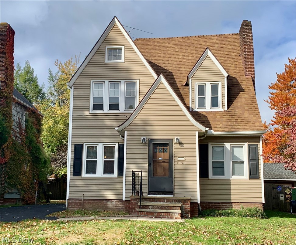 1052 Oxford Road Cleveland, OH 44121 - Photo 1 of 22 Gallery Image 1