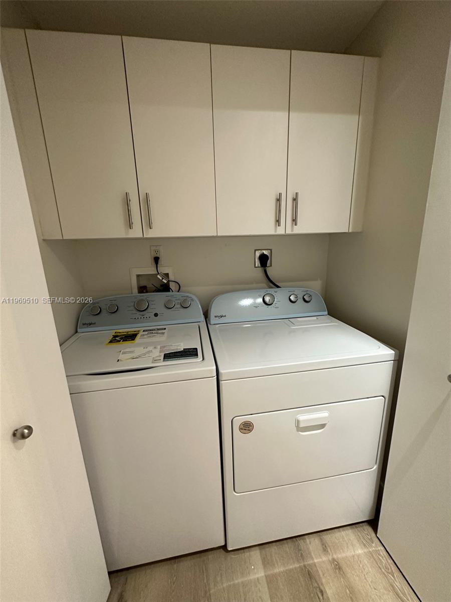 801 Brickell Key Boulevard, Unit 809 Miami, FL 33131 - Photo 14 of 17 a utility room with dryer and washer