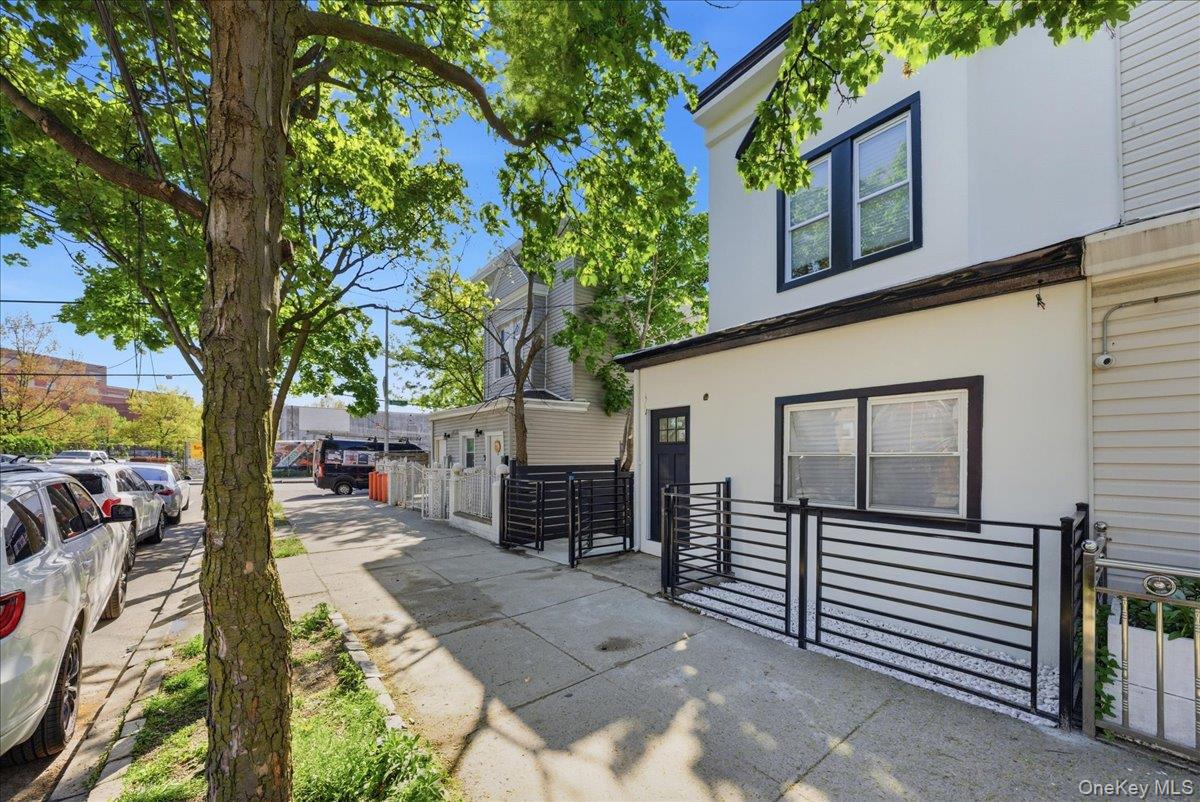 2407 Butler Place Bronx, NY 10461 - Photo 4 of 39