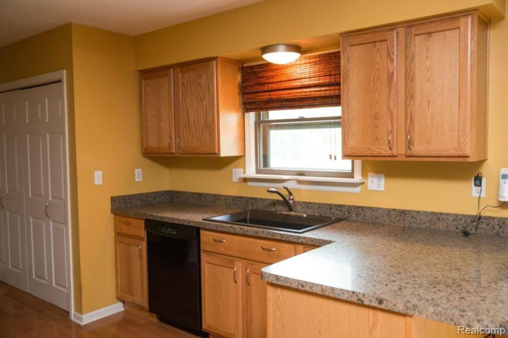 29420 Martindale Road New Hudson, MI 48165 - Photo 21 of 56 SunflowerProductionsLLC (15 of 72).jpg