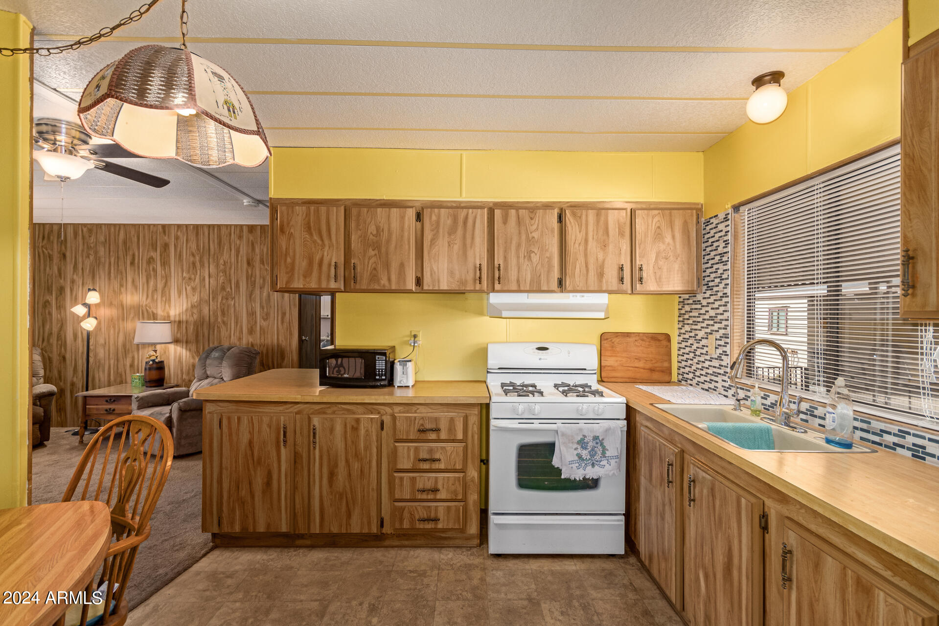 2605 South Tomahawk Road, Unit 199 Apache Junction, AZ 85119 - Photo 14 of 33 0016-15 - Tomahawk