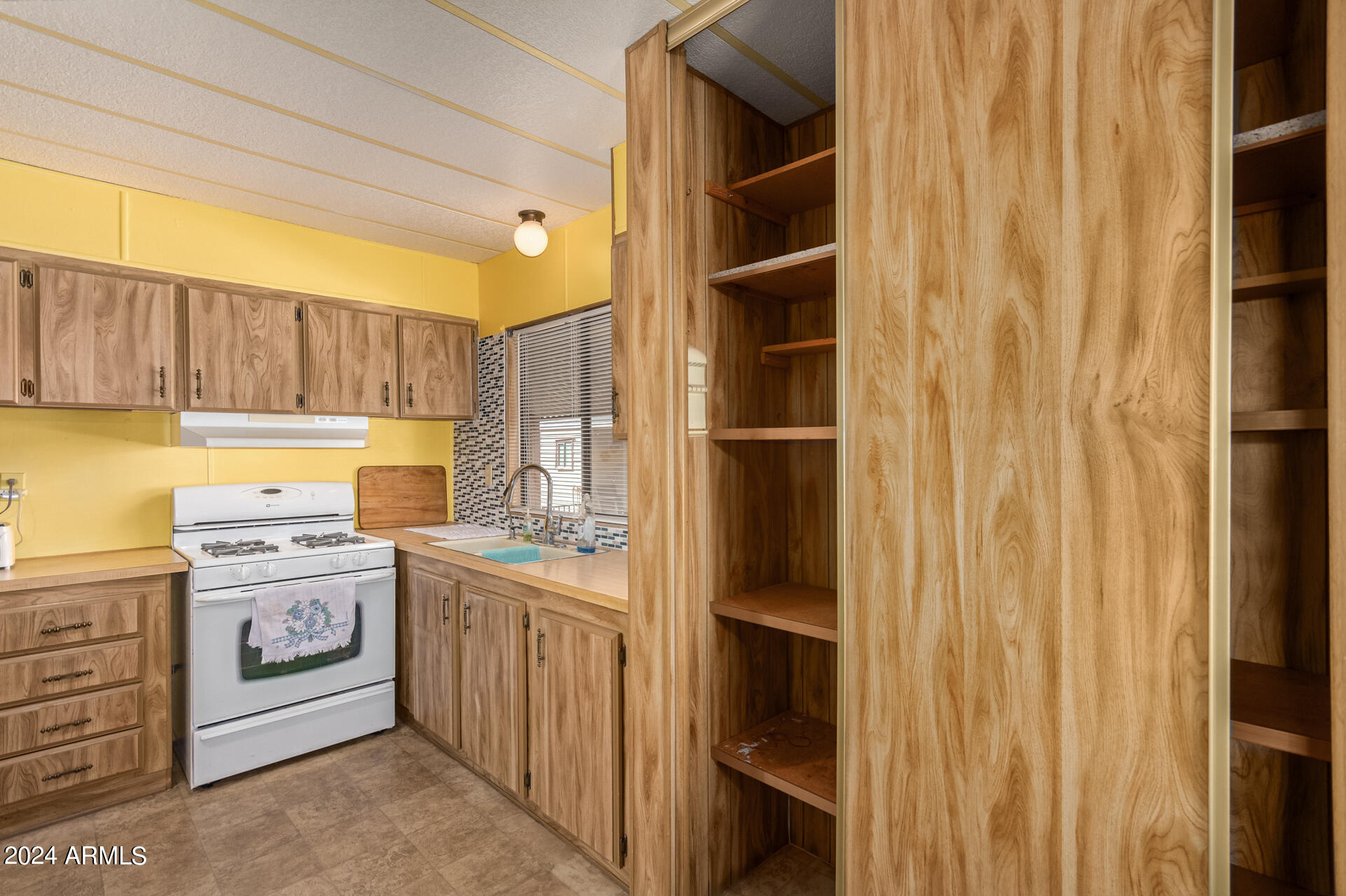 2605 South Tomahawk Road, Unit 199 Apache Junction, AZ 85119 - Photo 16 of 33 0018-16 - Tomahawk