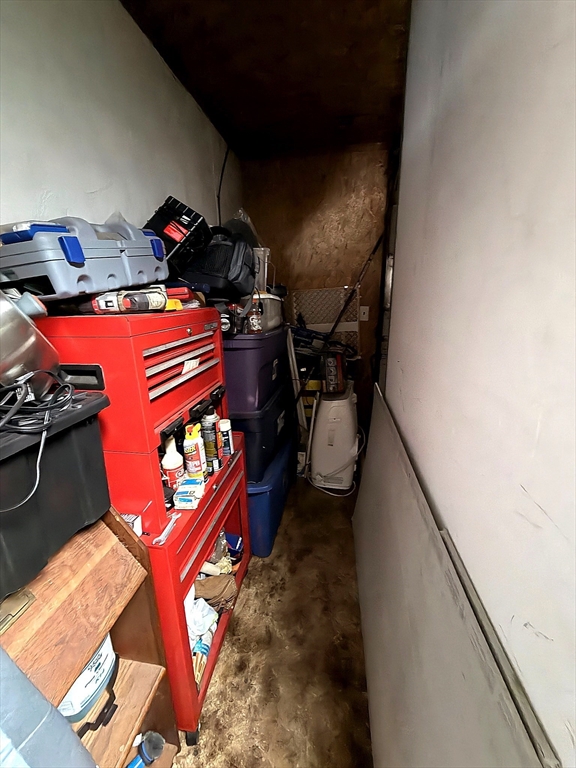 133 Ardsley Circle Brockton, MA 02302 - Photo 15 of 16 a utility room with dryer and washer