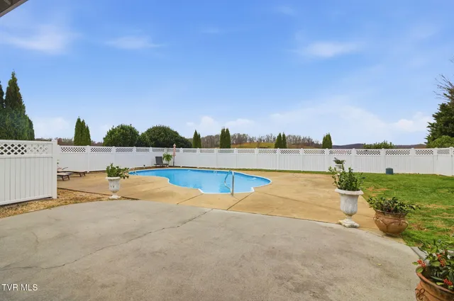 $699,000 | 22120 Flame Leaf Drive, Bristol, VA 24202