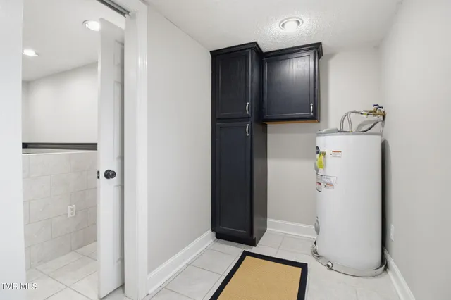 $699,000 | 22120 Flame Leaf Drive, Bristol, VA 24202