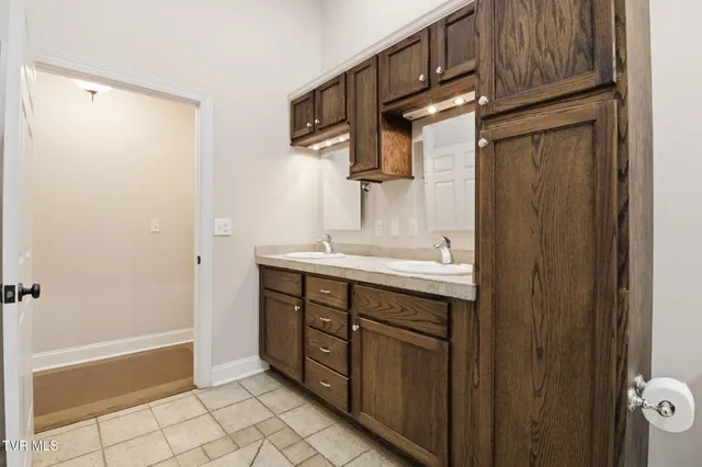 $699,000 | 22120 Flame Leaf Drive, Bristol, VA 24202