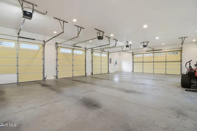 $699,000 | 22120 Flame Leaf Drive, Bristol, VA 24202