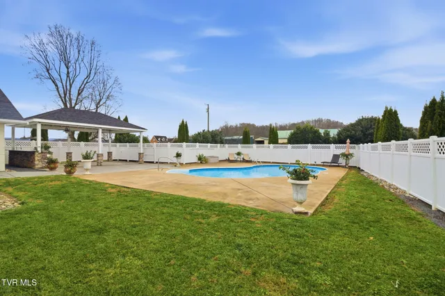 $699,000 | 22120 Flame Leaf Drive, Bristol, VA 24202