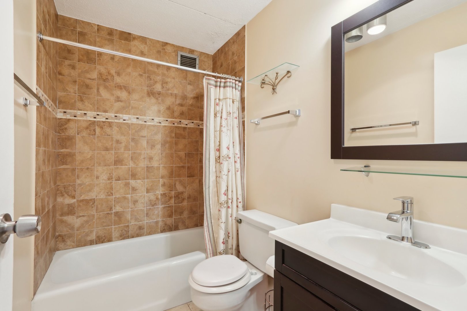 2005 South Finley Road, Unit 802 Lombard, IL 60148 - Photo 19 of 34 Gallery Image 19