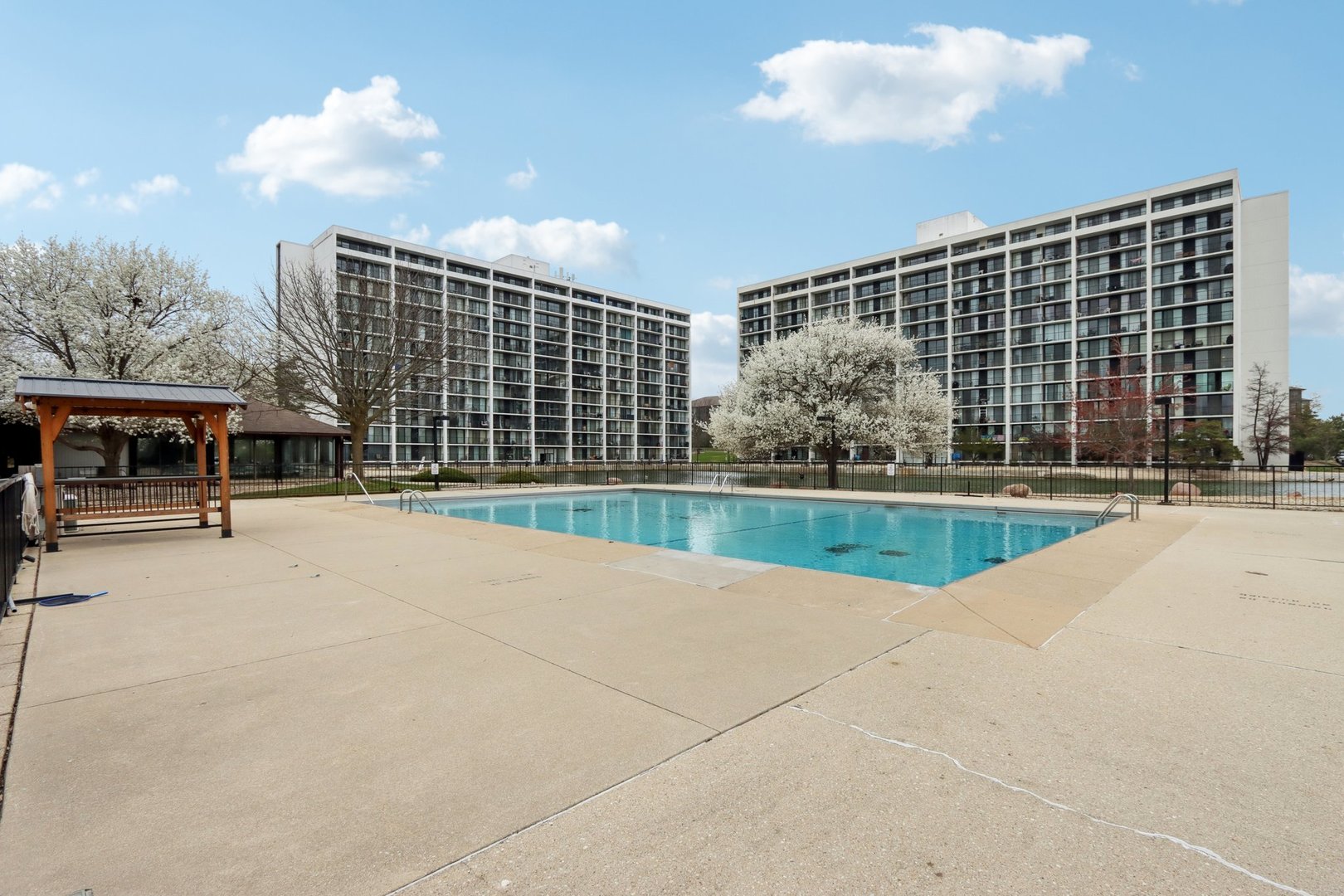 2005 South Finley Road, Unit 802 Lombard, IL 60148 - Photo 23 of 34 Gallery Image 23