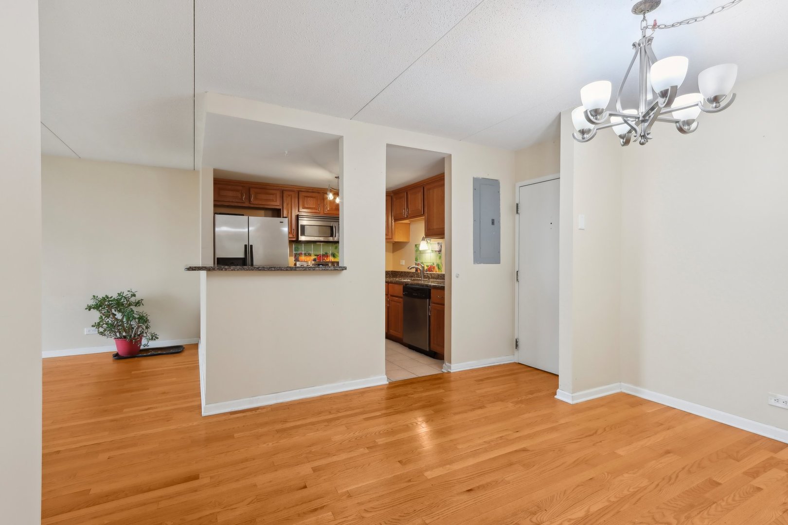 2005 South Finley Road, Unit 802 Lombard, IL 60148 - Photo 8 of 34 Gallery Image 8