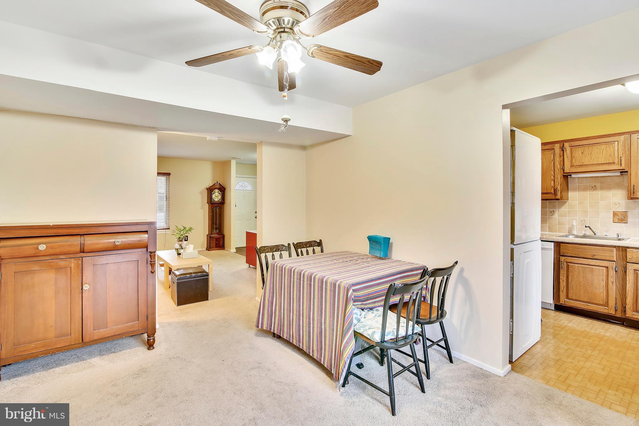 19406 Thomas Farm Road Gaithersburg, MD 20886 - Photo 5 of 15 a view of a livingroom with furniture and a kitchen